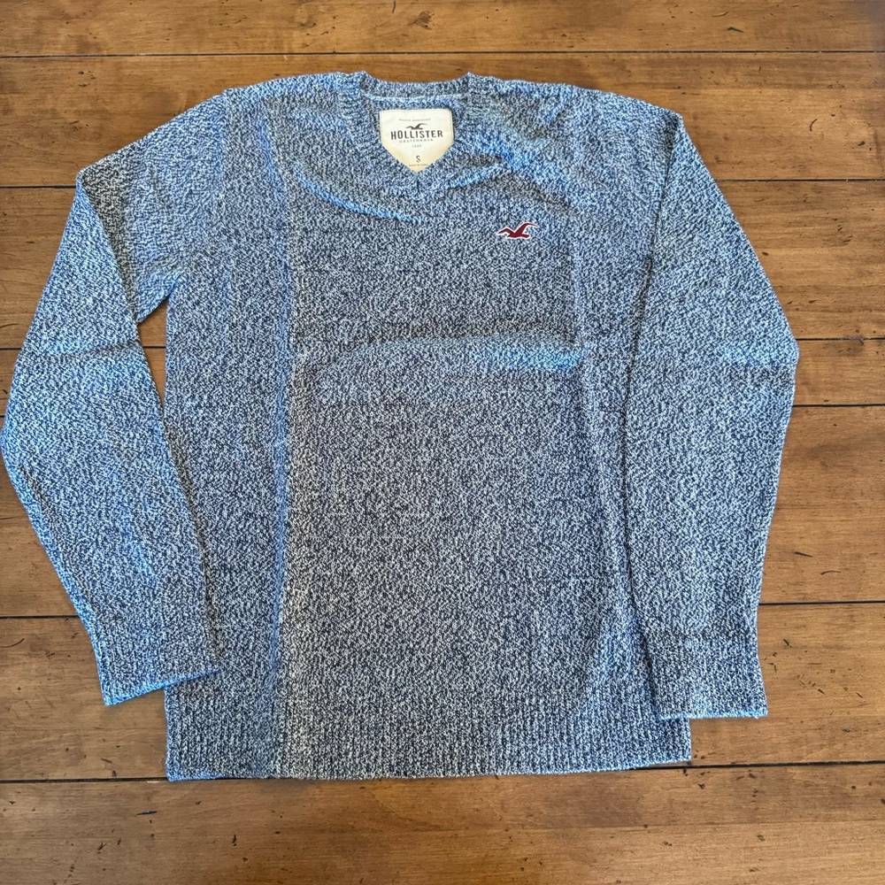Hollister Men's Blue/White V-Neck Sweater Size Small